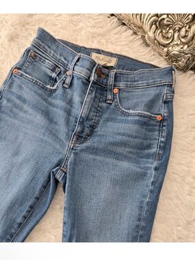 Madewell 9" Mid-rise Skinny jeans. Size 24. Good preowned condition.